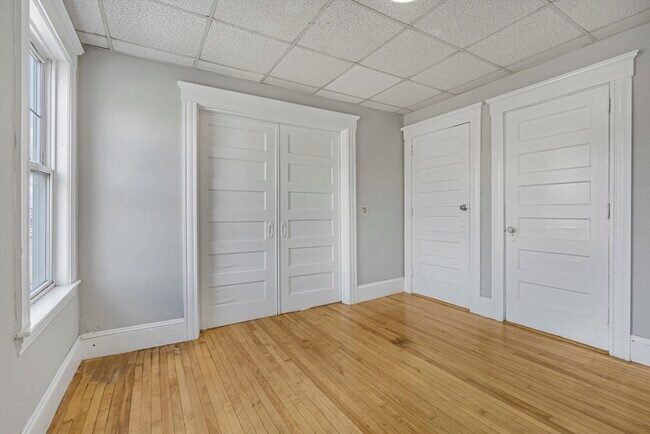 Building Photo - 423 Park Ave