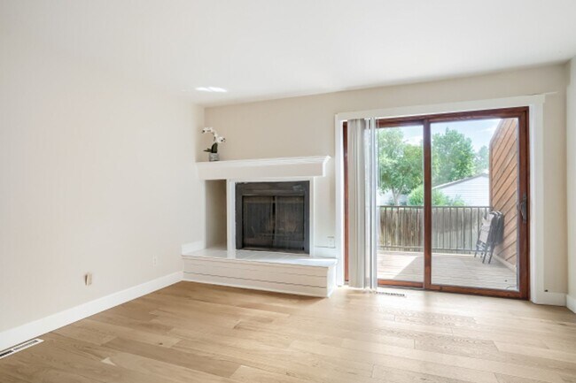 Building Photo - Beautifully Remodeled 3-Bed, 2-Bath Townhouse in Central Boulder