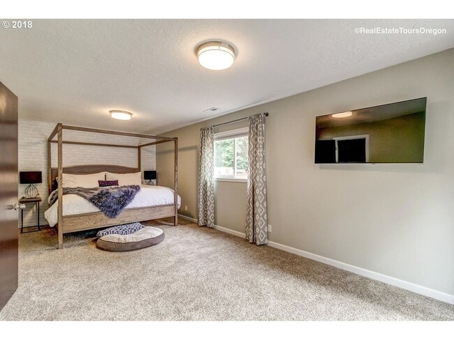 Building Photo - Spacious 4-Bedroom Home with Multiple Livi...