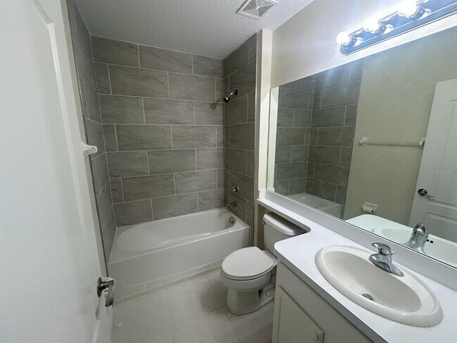 Building Photo - 714 Cristelle Jean Dr