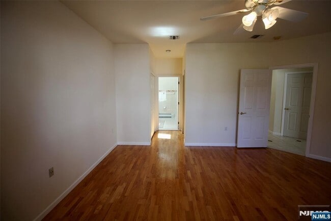 Building Photo - 499 Morse Ave