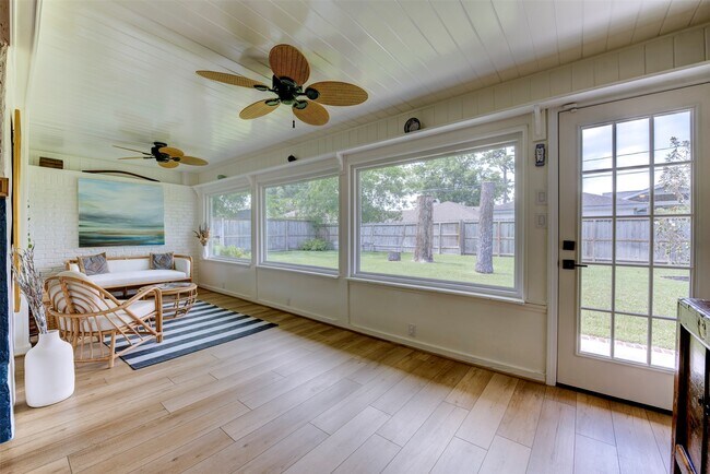 Building Photo - 2406 Blue Water Ln