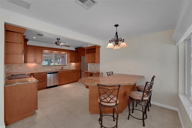 Building Photo - 2725 SE 5th Ct