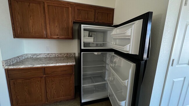 Building Photo - DESERT SANDS