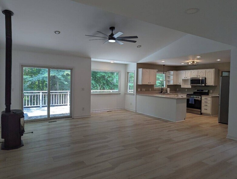 Building Photo - 111 Oyster Cove Lndg