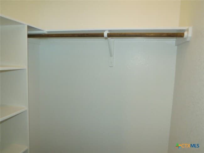 Building Photo - 5623 Blackstone Dr