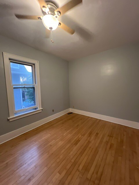 Building Photo - 822 E Auer Ave