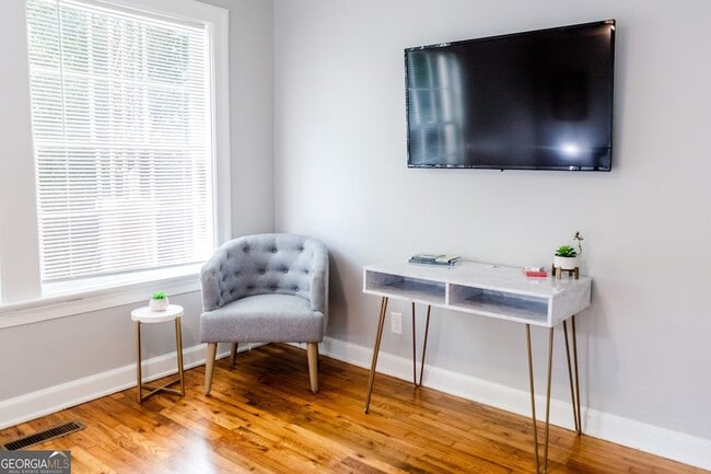 Building Photo - 111 E Screven St