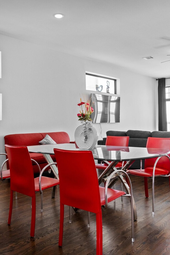 Building Photo - 516 Secretariat Dr