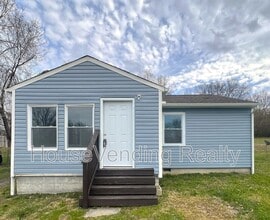 Building Photo - 318 Main Rd