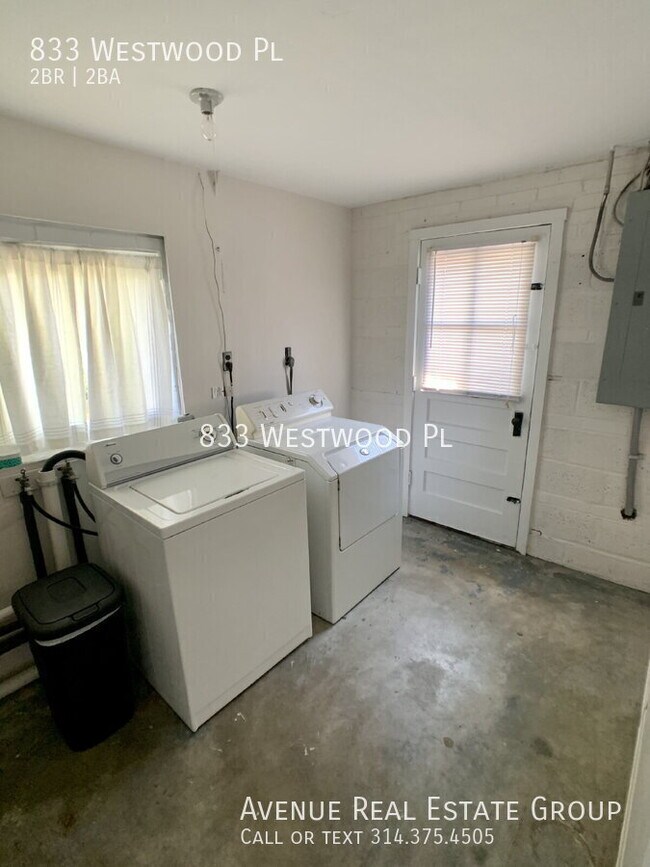 Building Photo - 833 Westwood Pl