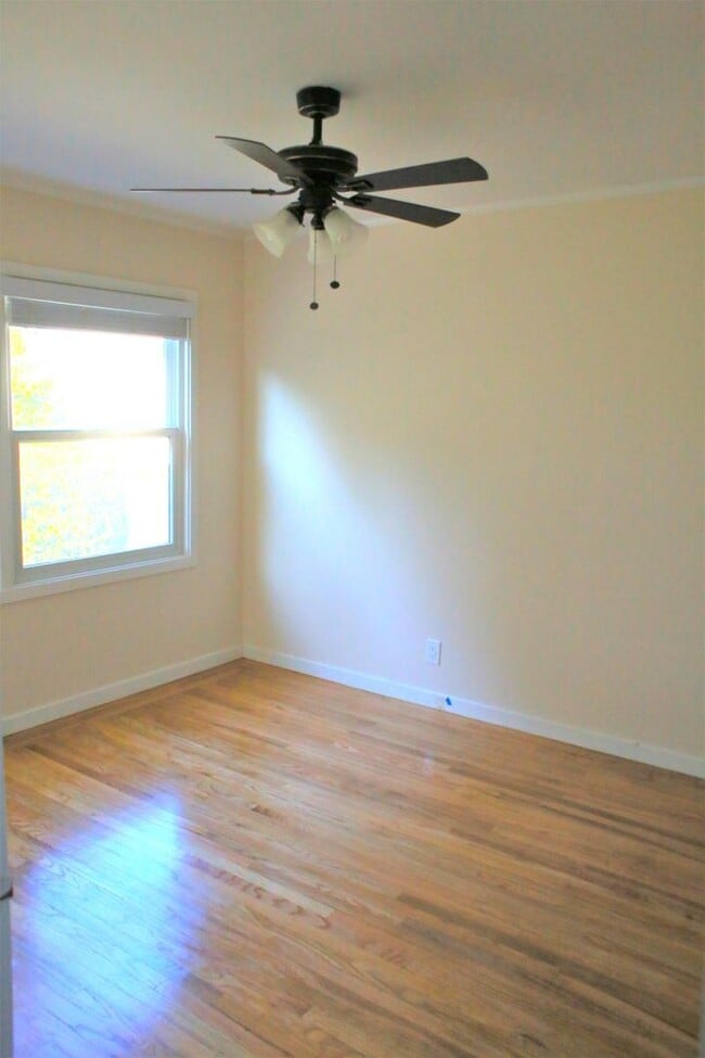 Building Photo - Charming 2 Bed/1 Bath House with Yard and ...