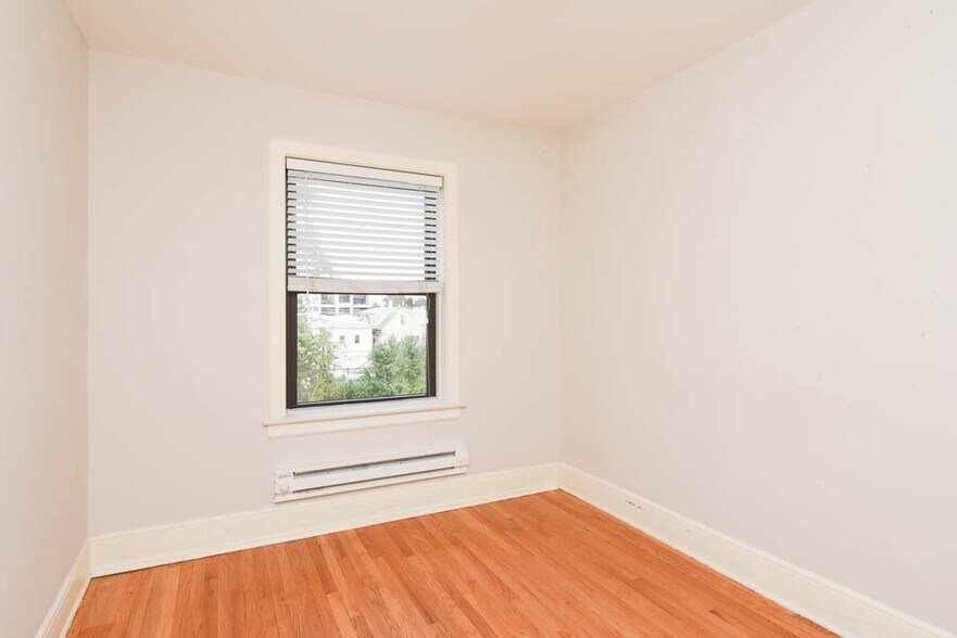 Building Photo - 2231 N Rockwell St