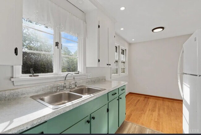 Building Photo - 3 bed 1 bath home in Sandusky area.