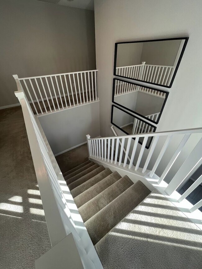Building Photo - Beautiful 3 Bedroom Townhome in the Southw...