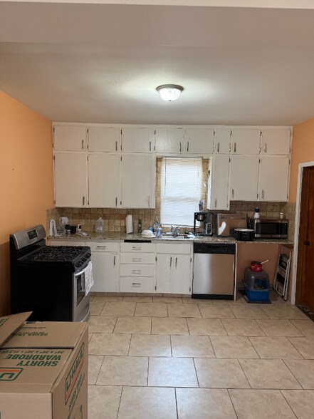 Primary Photo - 4211 60th St