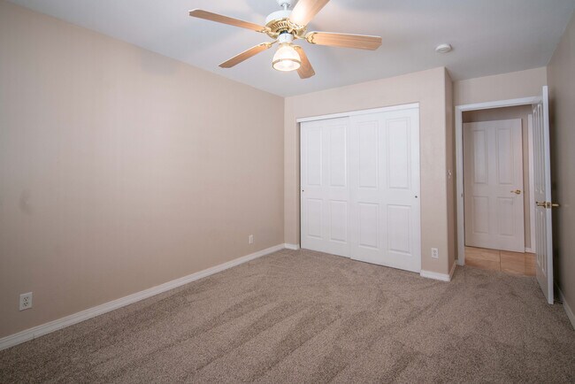 Building Photo - Beautiful Walnut Ridge Home!