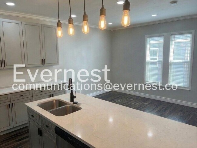 Building Photo - 112 Hanford St