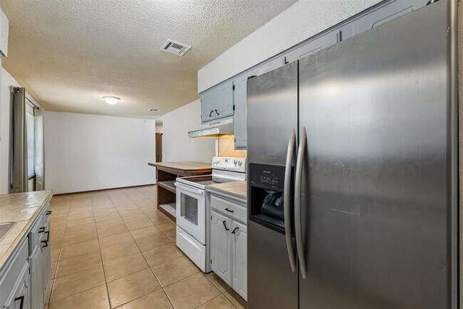 Building Photo - 3401 E Noble Dr