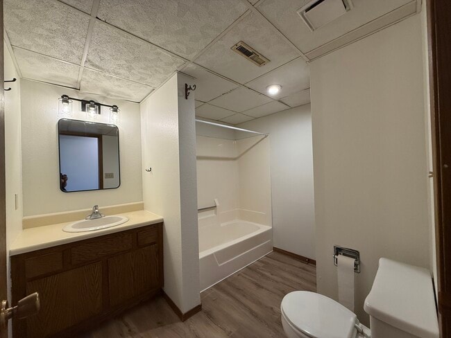 Building Photo - 1012 Castlewood Dr