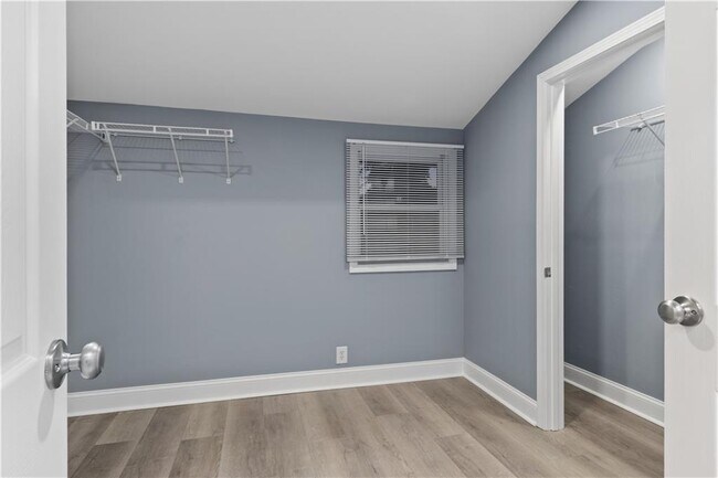 Building Photo - 325 Holderness St SW