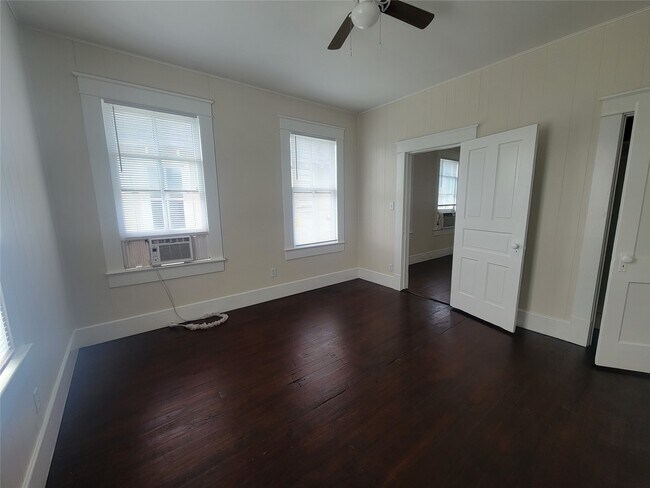 Building Photo - 2221 35th St