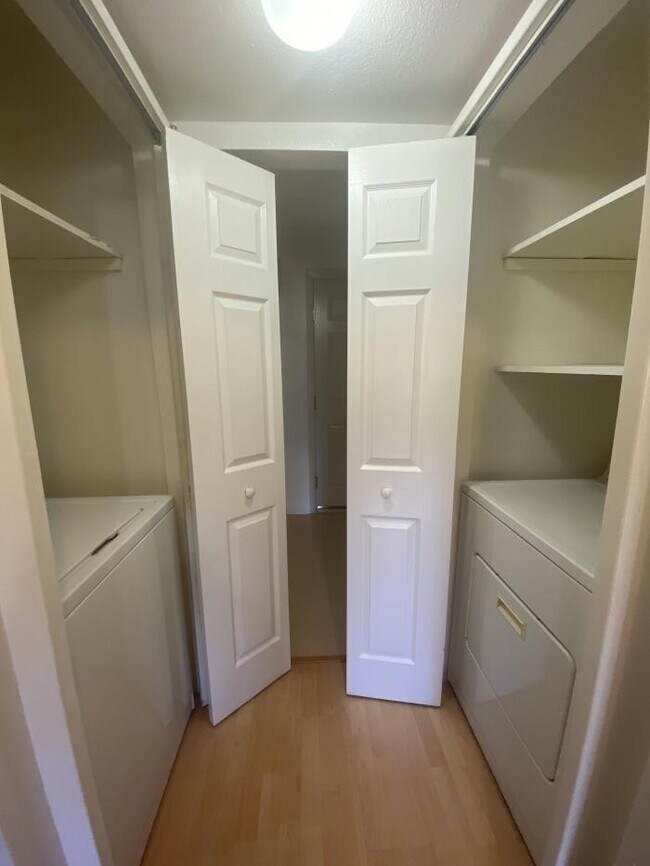 Building Photo - 2 bedroom in San Rafael CA 94901