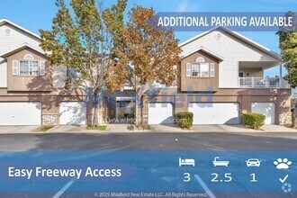 Building Photo - 3 BD 2 BA 1 GAR Townhouse - Taylorsville Utah