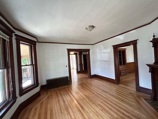 Building Photo - 130 Vernon St