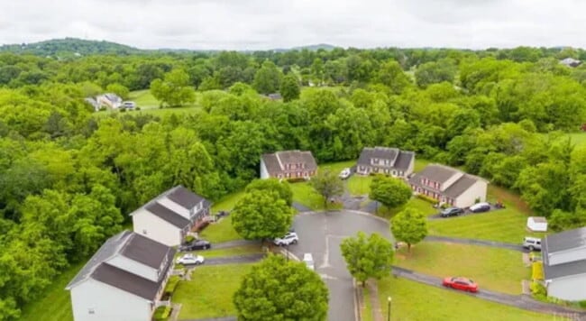 Building Photo - 3 Bedroom 2 Full Bath townhome in a Cul-de...