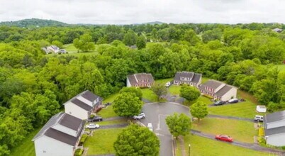 Building Photo - Bedford townhome. 3 bed / 2 bath