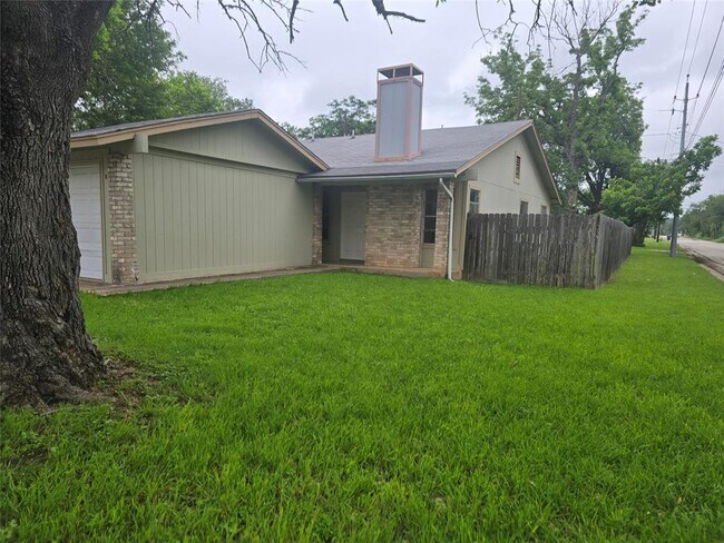 Building Photo - 420 Vista W Ct