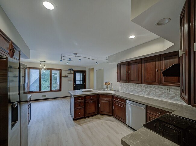 Building Photo - 17 Bauers Ln