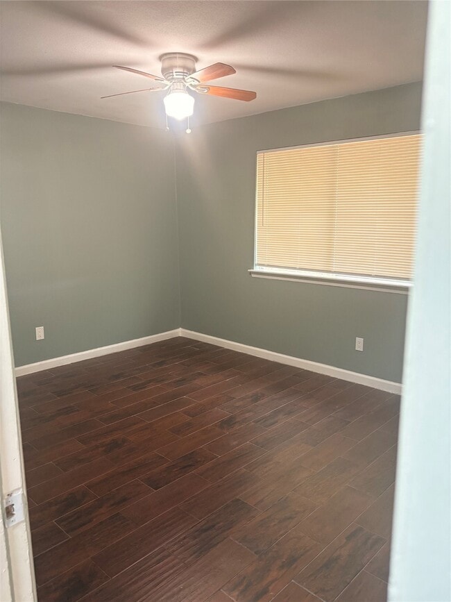 Building Photo - 11105 Pender Ln