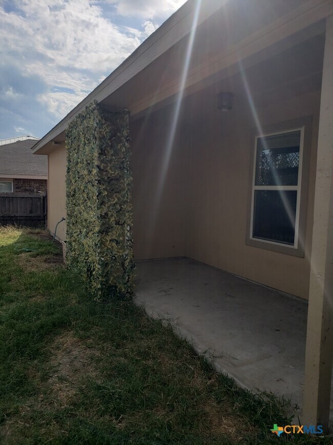 Building Photo - 1121 Dixon Cir