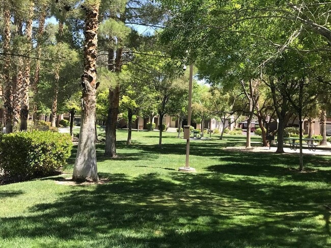 Primary Photo - 3 bed, 2 bath, 2 car garage townhouse for rent