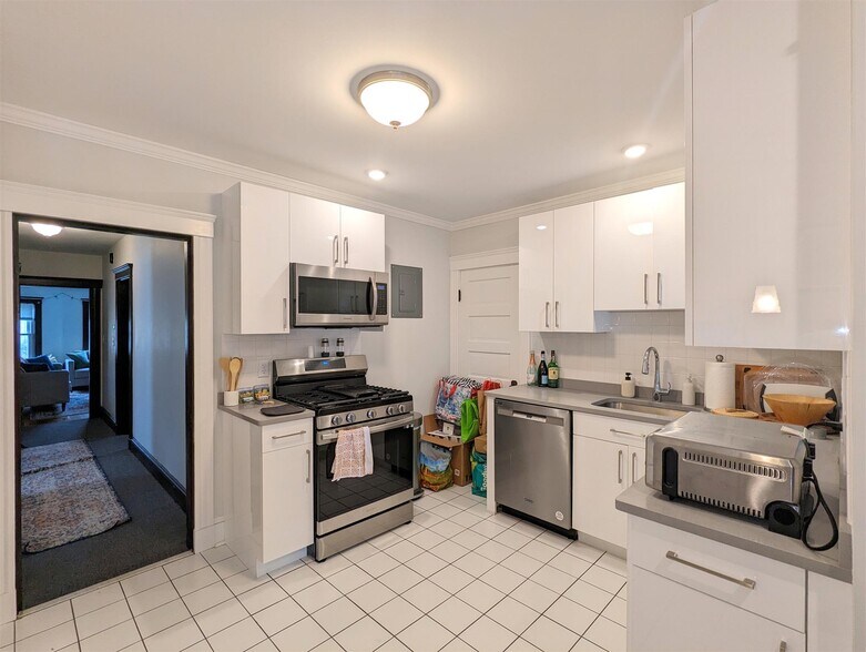 Building Photo - 92 Powder House Blvd