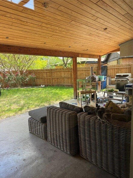 Building Photo - 4803 Woodside Dr