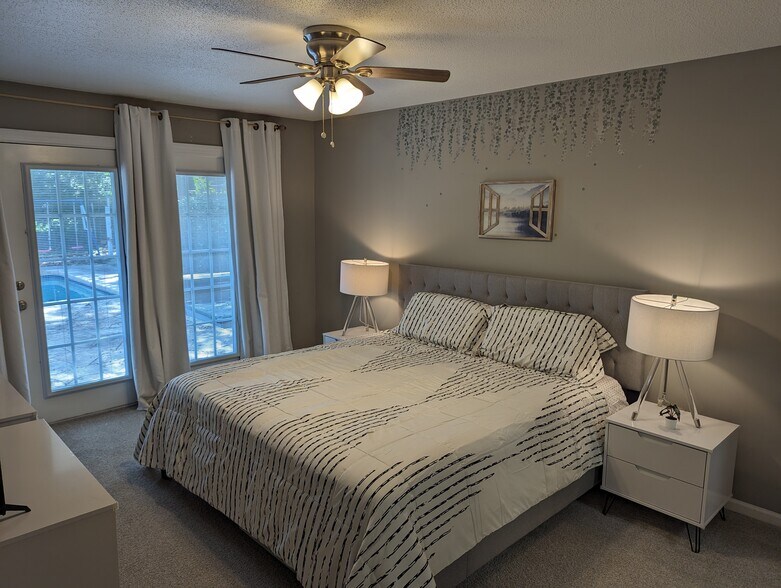Bedroom with privat bath - 3726 Overland Cutoff