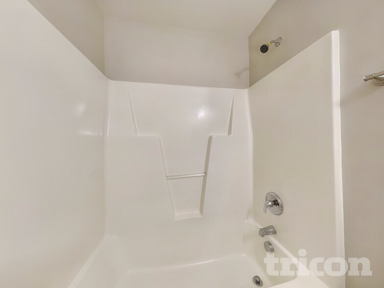 Building Photo - 9514 Parkridge Dr