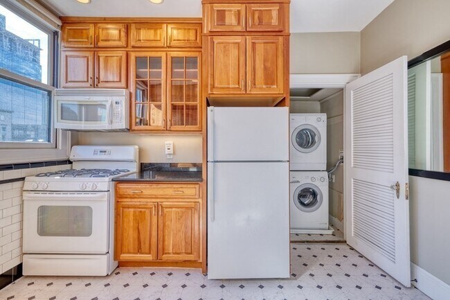 Primary Photo - 229 Newbury St