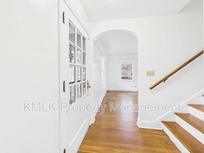 Building Photo - 407 Washington St NE