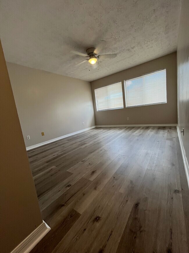 Building Photo - 1580 SW Crossing Cir