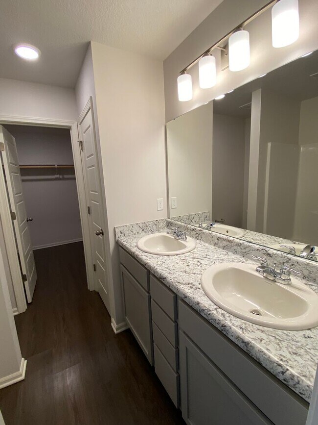 Building Photo - NOW PRELEASING!  Three Bedroom | Two and a Half Bath Home in Spring Hill