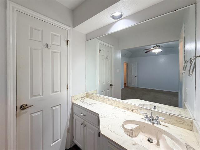 Building Photo - 701 Daniels Dr