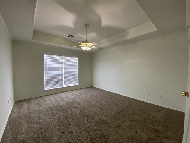 Building Photo - Great location with easy highway access.