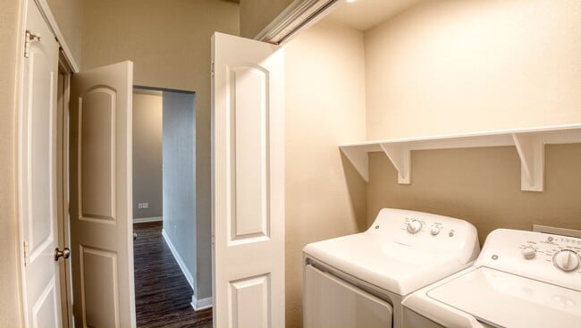 Building Photo - Spacious Single-Family Home Available Now!