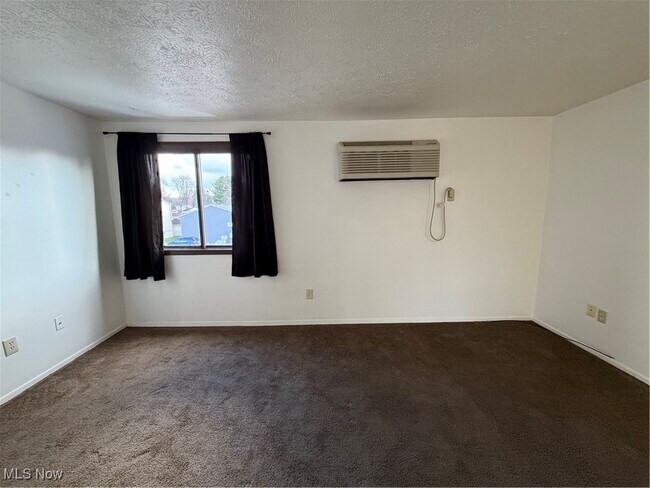 Building Photo - 4107 Orchard Dale Dr NW