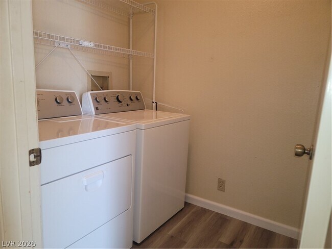 Building Photo - 5712 Swimmer Dr