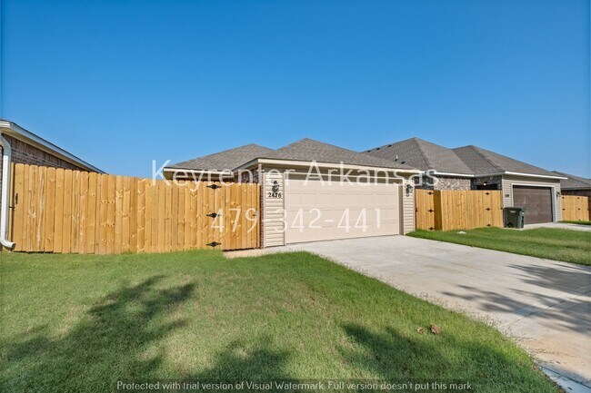 Building Photo - 2476 N Raven Ln
